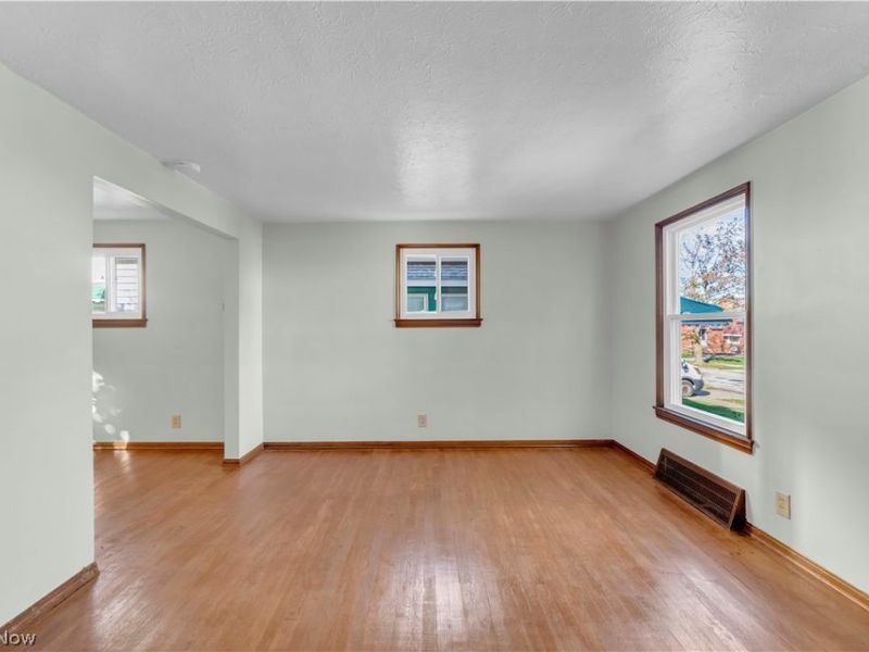 22950 Ivan Avenue , Euclid, OH 44123 Photo 5