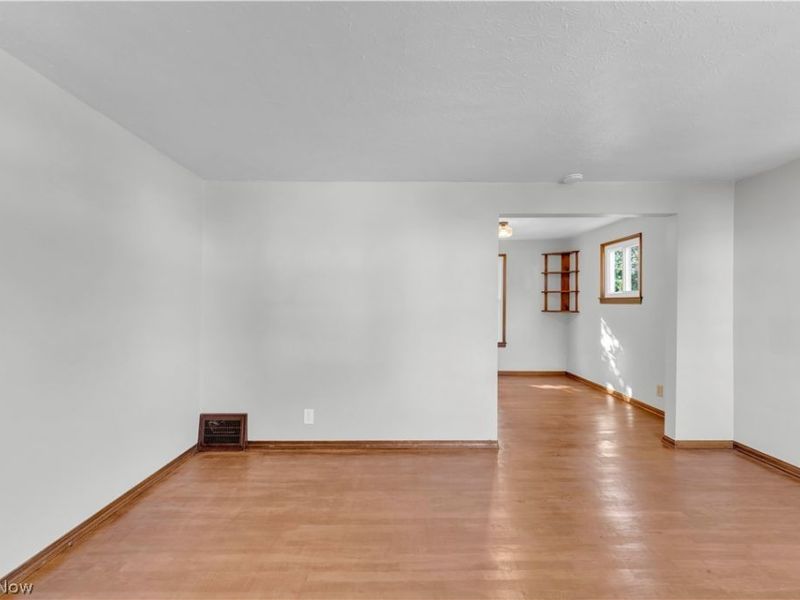 22950 Ivan Avenue , Euclid, OH 44123 Photo 6