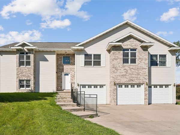 1234 10th Street , Jesup, IA 50648