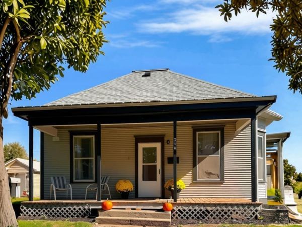 214 3rd Ave SW, Le Mars, IA 00000