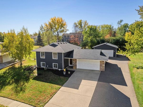 808 Newell Drive , Apple Valley, MN 55124