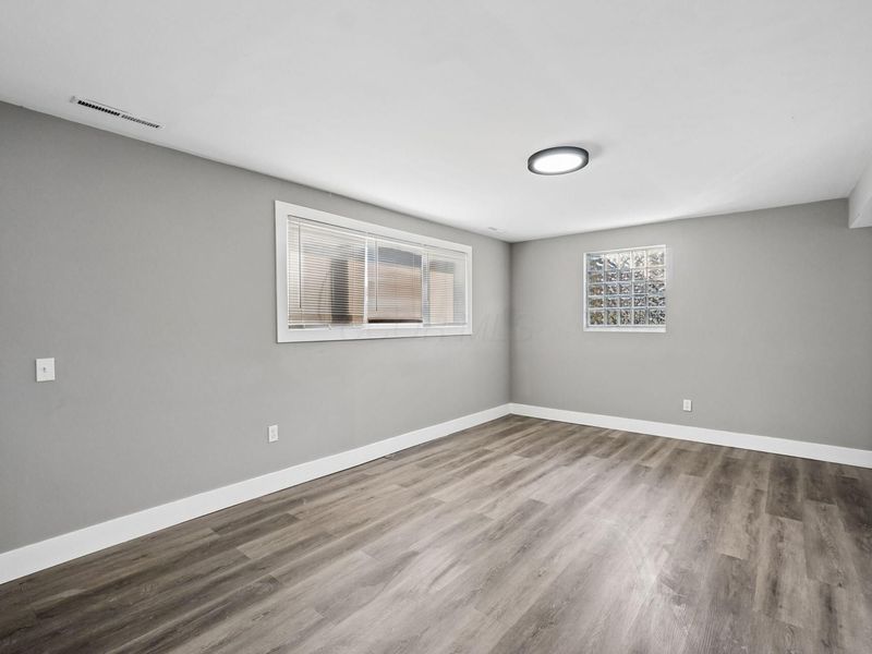 5057 Fullerton Drive, Columbus, OH 43232 Photo 12
