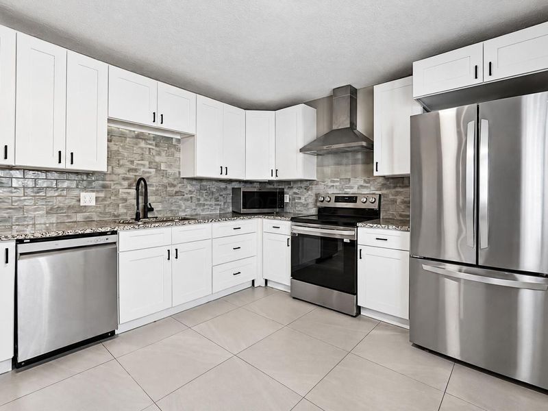 5057 Fullerton Drive, Columbus, OH 43232 Photo 7