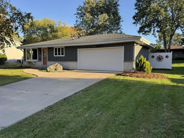 7721 Bur Oak DRIVE, Franklin, WI 53132