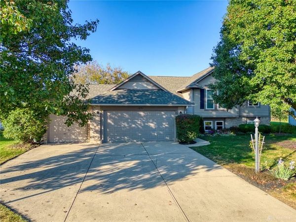 1271 Windsong Trail, Fairborn, OH 45324