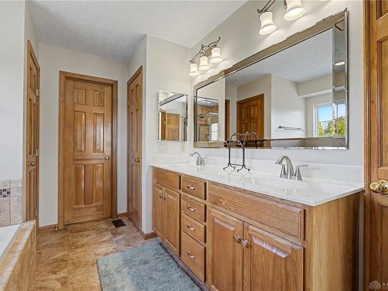 4155 Country Glen Circle, Beavercreek, OH 45432 Photo 32