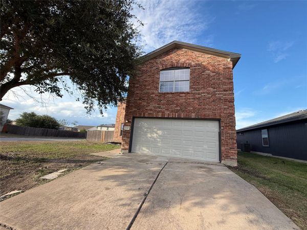 230 Phillips ST , Hutto, TX 78634