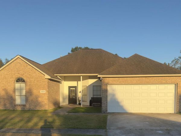 34036 Springlake Dr, Walker, LA 70726