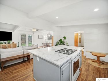 5815 L Street, Lincoln, NE 68510