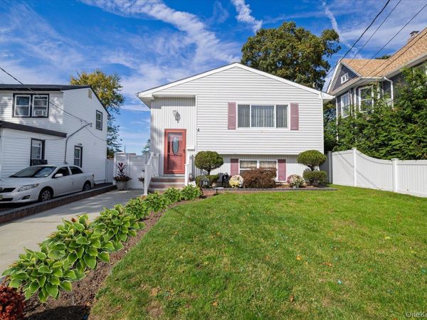 59 Harris Avenue , Freeport, NY 11520