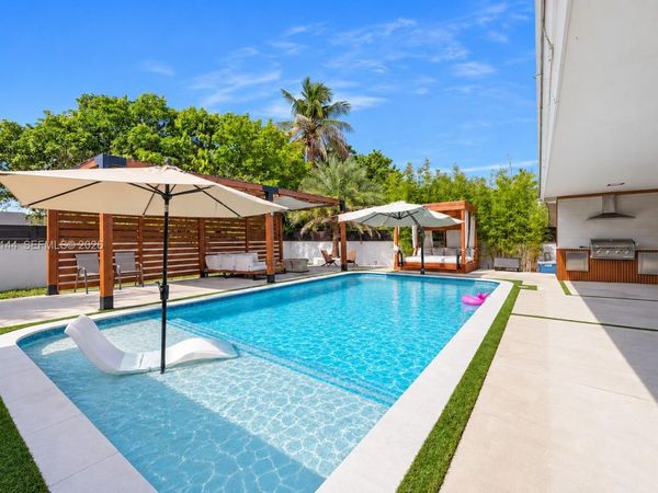 40 NE 163rd St , Miami, FL 33162
