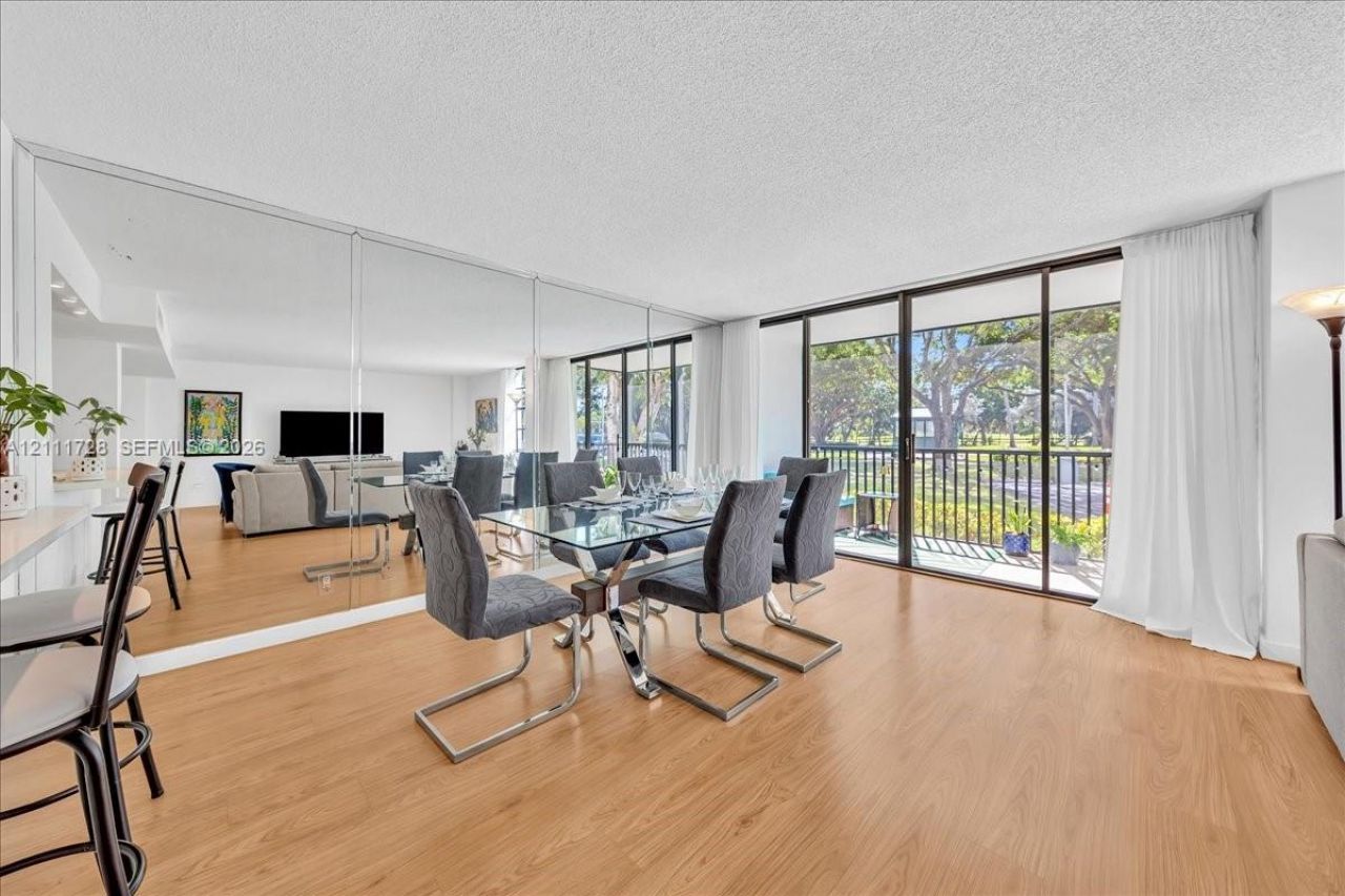 3401 N Country Club Dr , Unit 110, Aventura, FL 33180 Photo