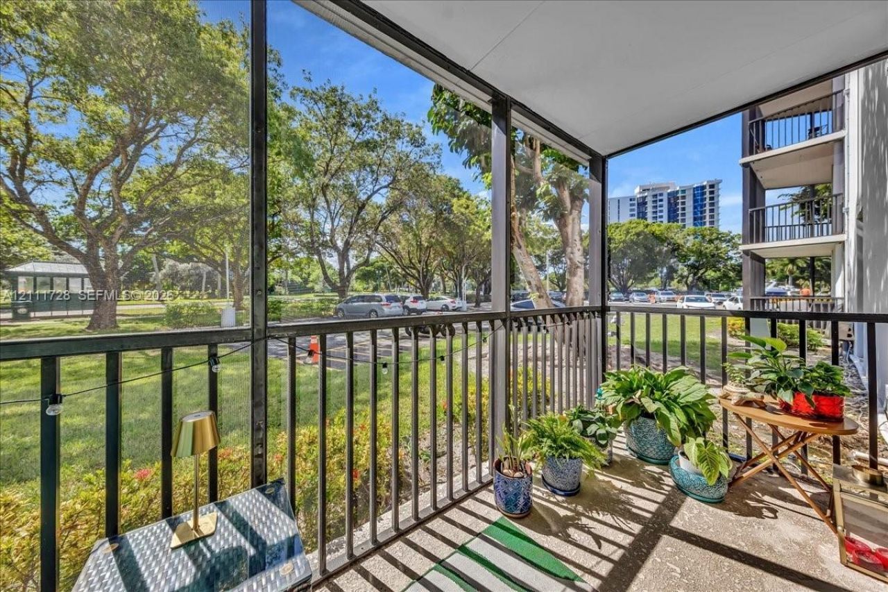 3401 N Country Club Dr , Unit 110, Aventura, FL 33180 Photo
