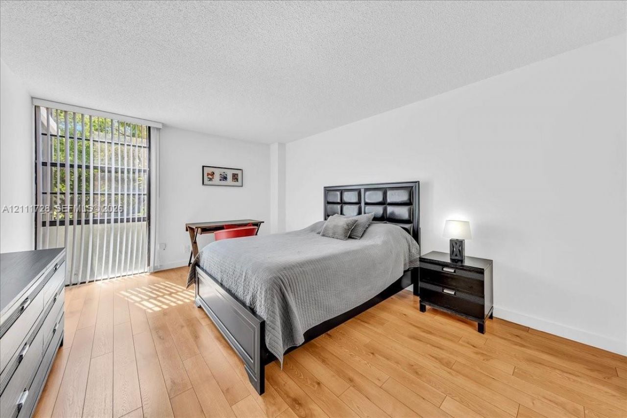 3401 N Country Club Dr , Unit 110, Aventura, FL 33180 Photo