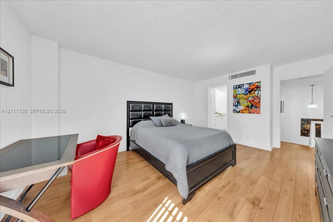 3401 N Country Club Dr , Unit 110, Aventura, FL 33180 Photo