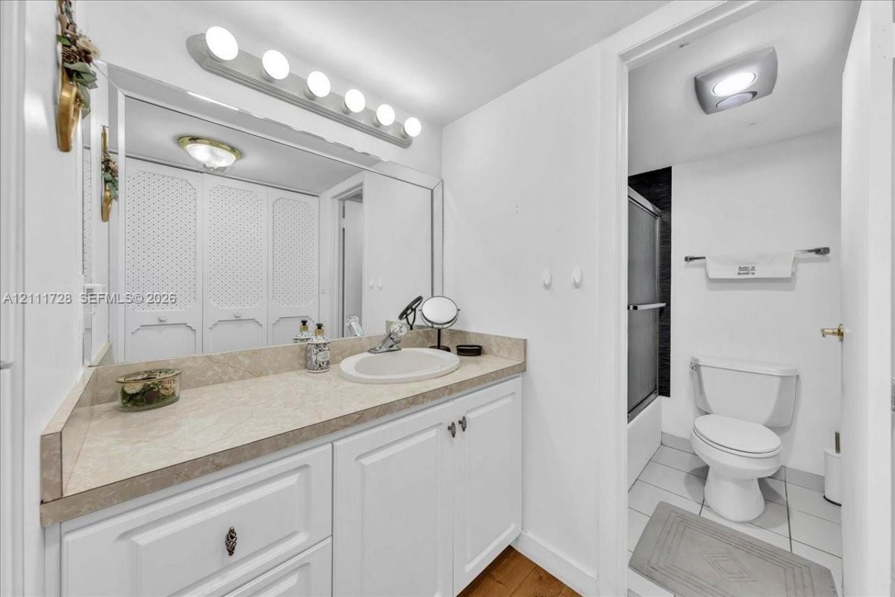 3401 N Country Club Dr , Unit 110, Aventura, FL 33180 Photo