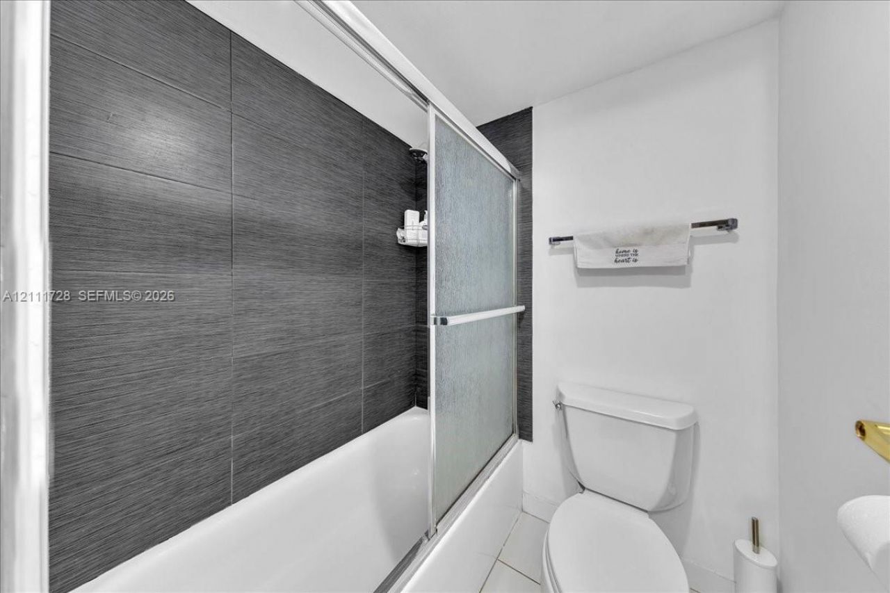 3401 N Country Club Dr , Unit 110, Aventura, FL 33180 Photo