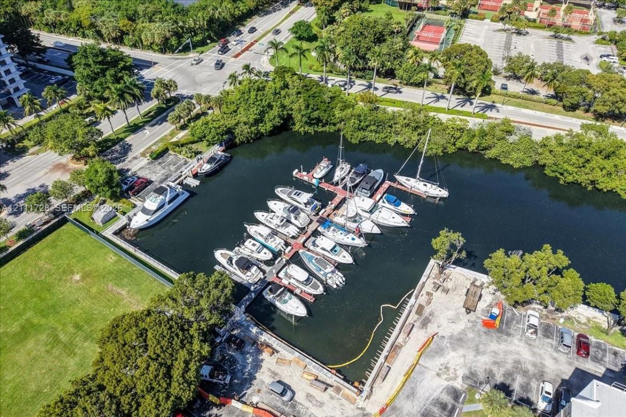3401 N Country Club Dr , Unit 110, Aventura, FL 33180 Photo