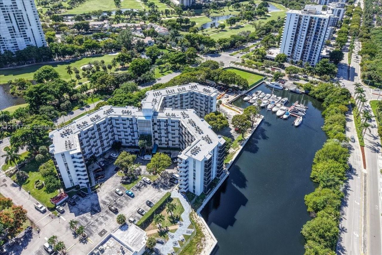 3401 N Country Club Dr , Unit 110, Aventura, FL 33180 Photo