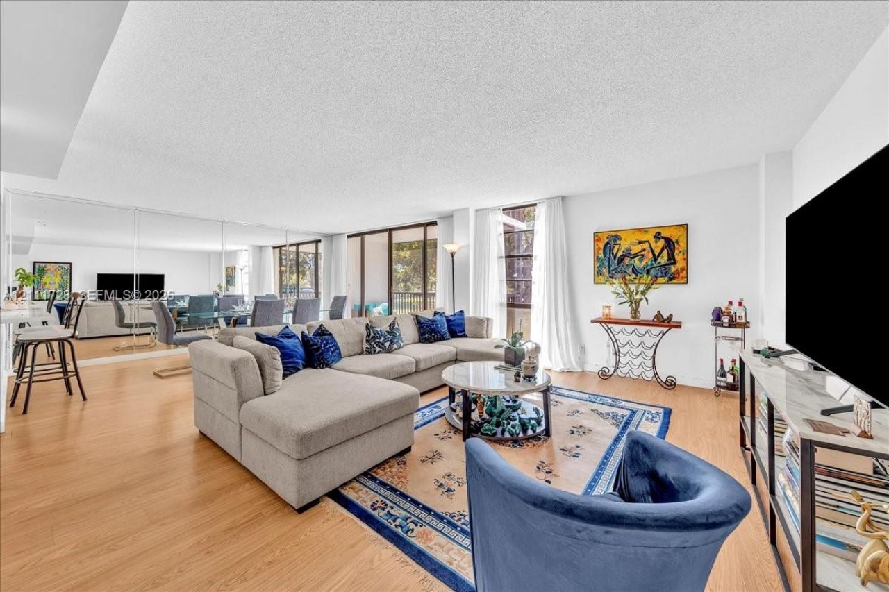 3401 N Country Club Dr , Unit 110, Aventura, FL 33180 Photo