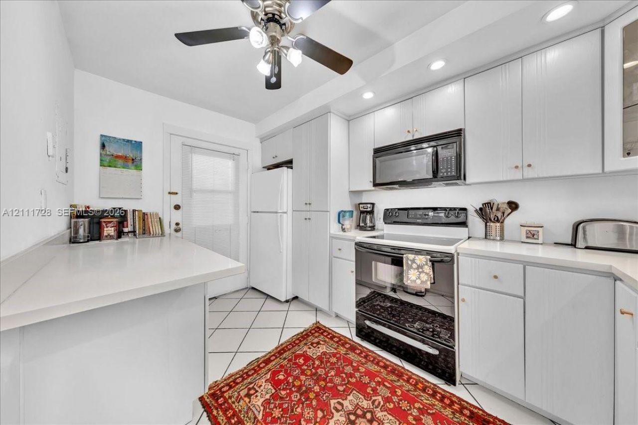 3401 N Country Club Dr , Unit 110, Aventura, FL 33180 Photo