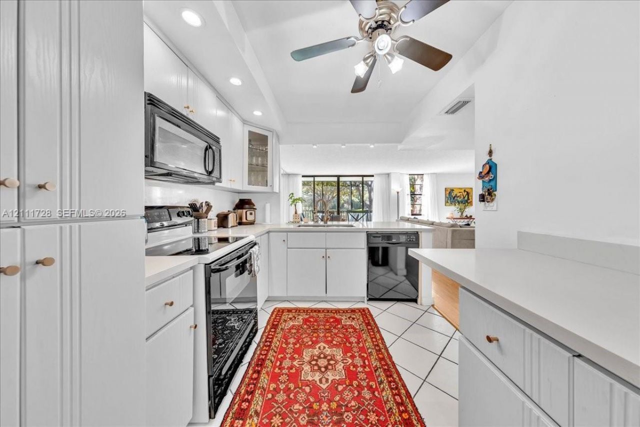 3401 N Country Club Dr , Unit 110, Aventura, FL 33180 Photo
