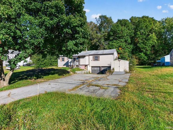 662 S Drury Lane , Rock Tavern, NY 12575