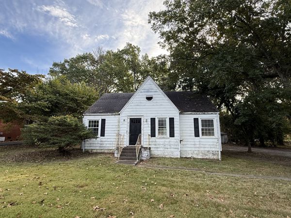 913 McArthur St , Manchester, TN 37355
