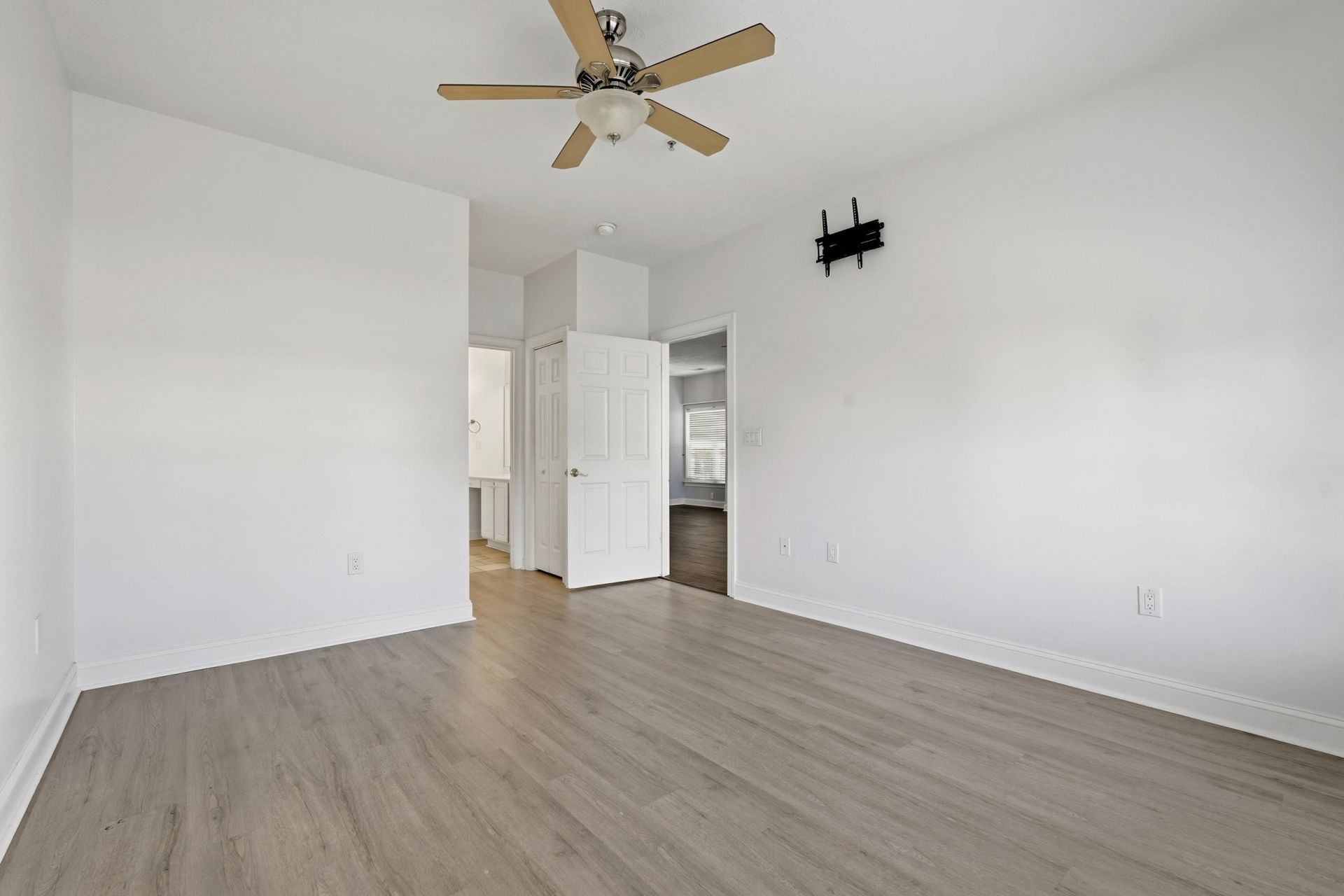 5090 Windsor Green Way  Photo 11