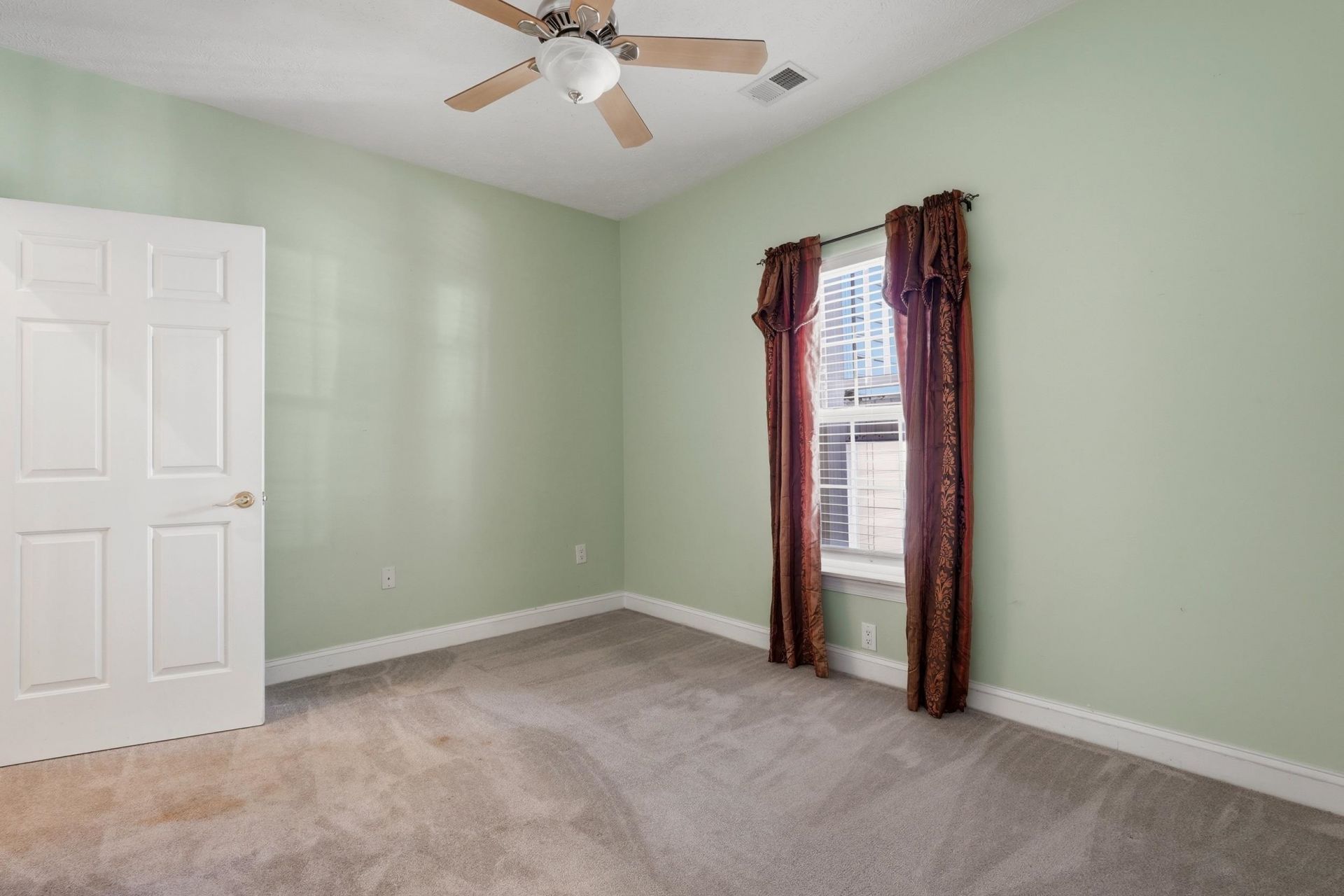5090 Windsor Green Way  Photo 16