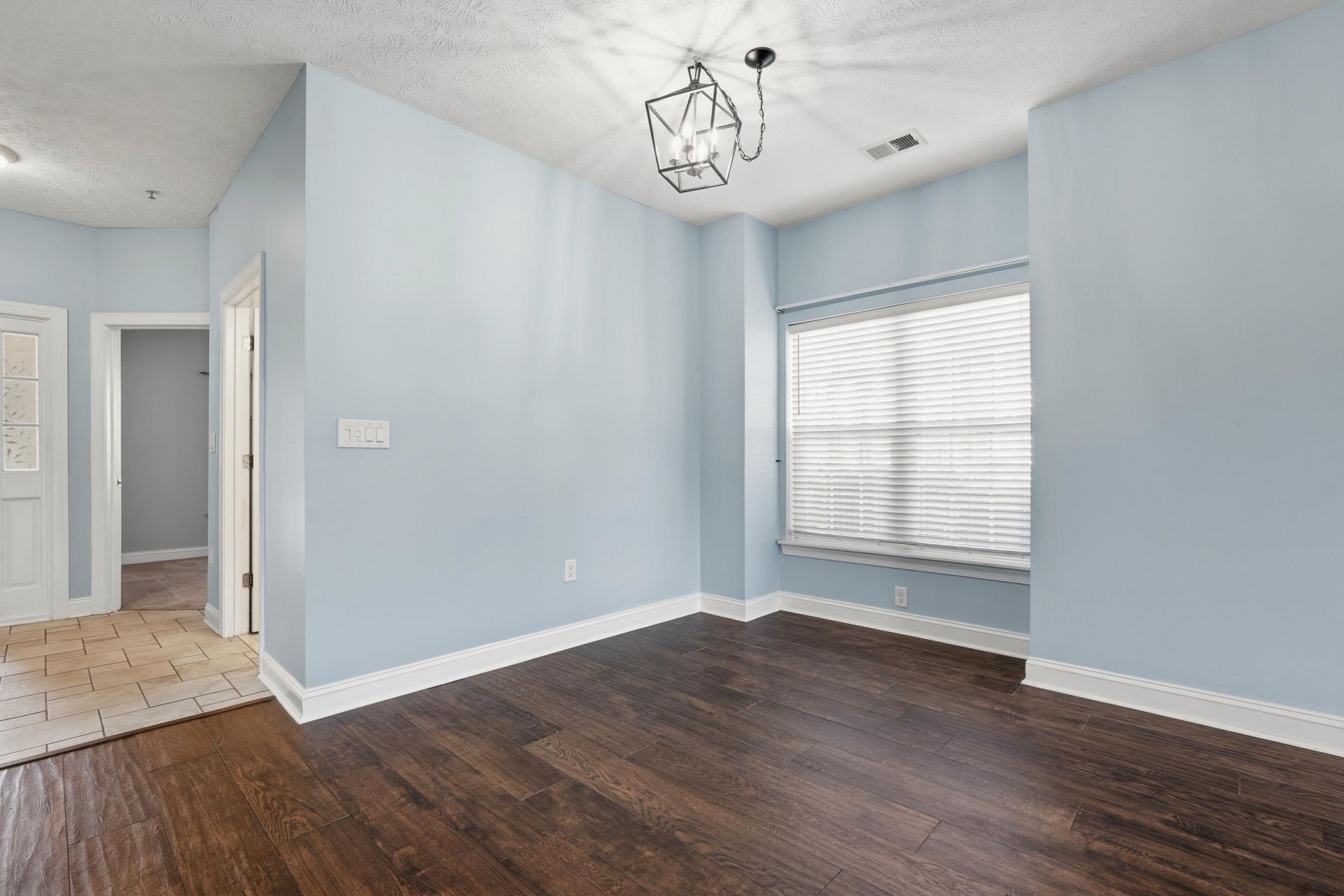 5090 Windsor Green Way  Photo 4