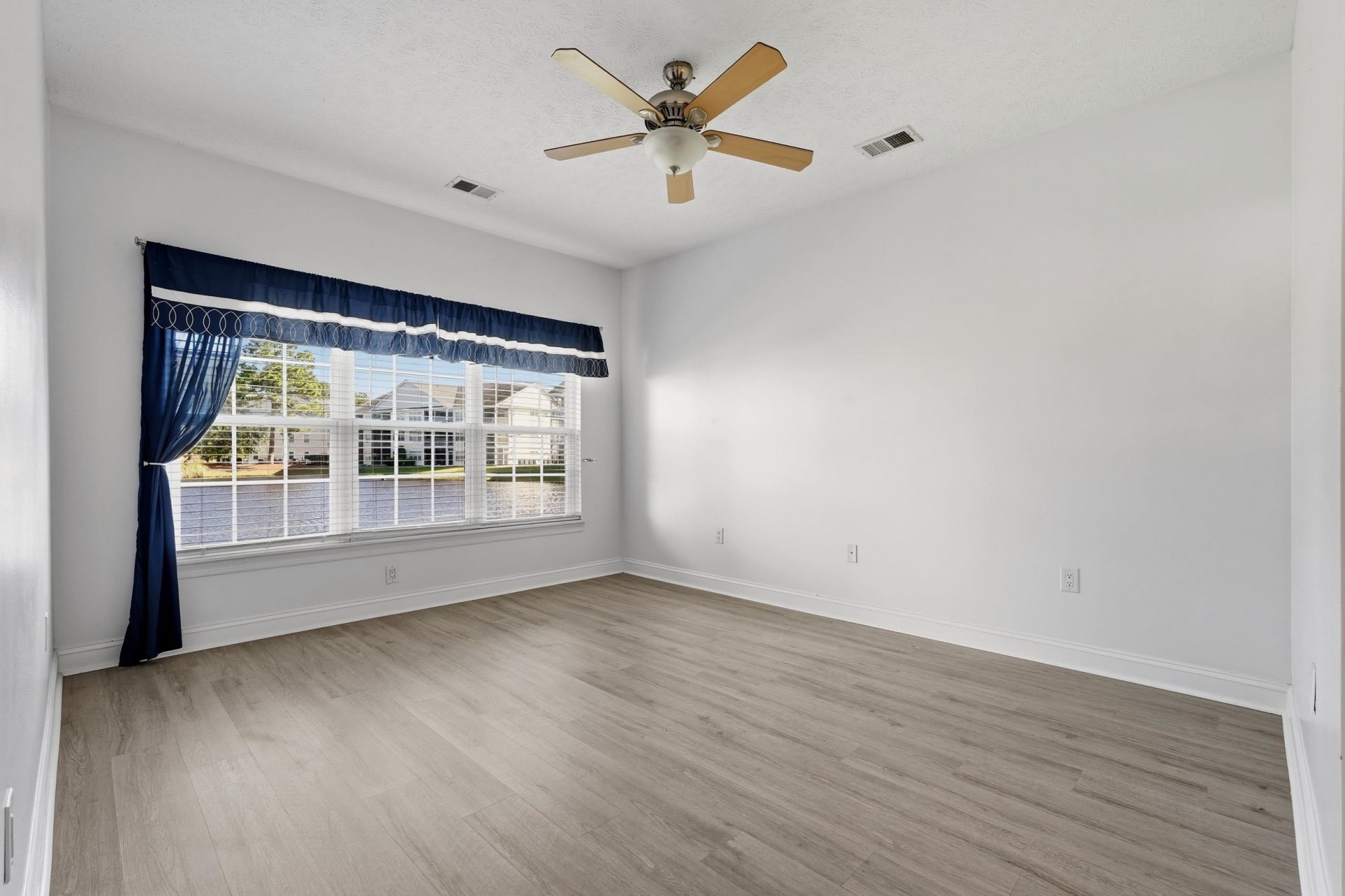 5090 Windsor Green Way  Photo 9