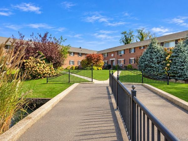 200 Merrick Road, Unit X, Amityville, NY 11701