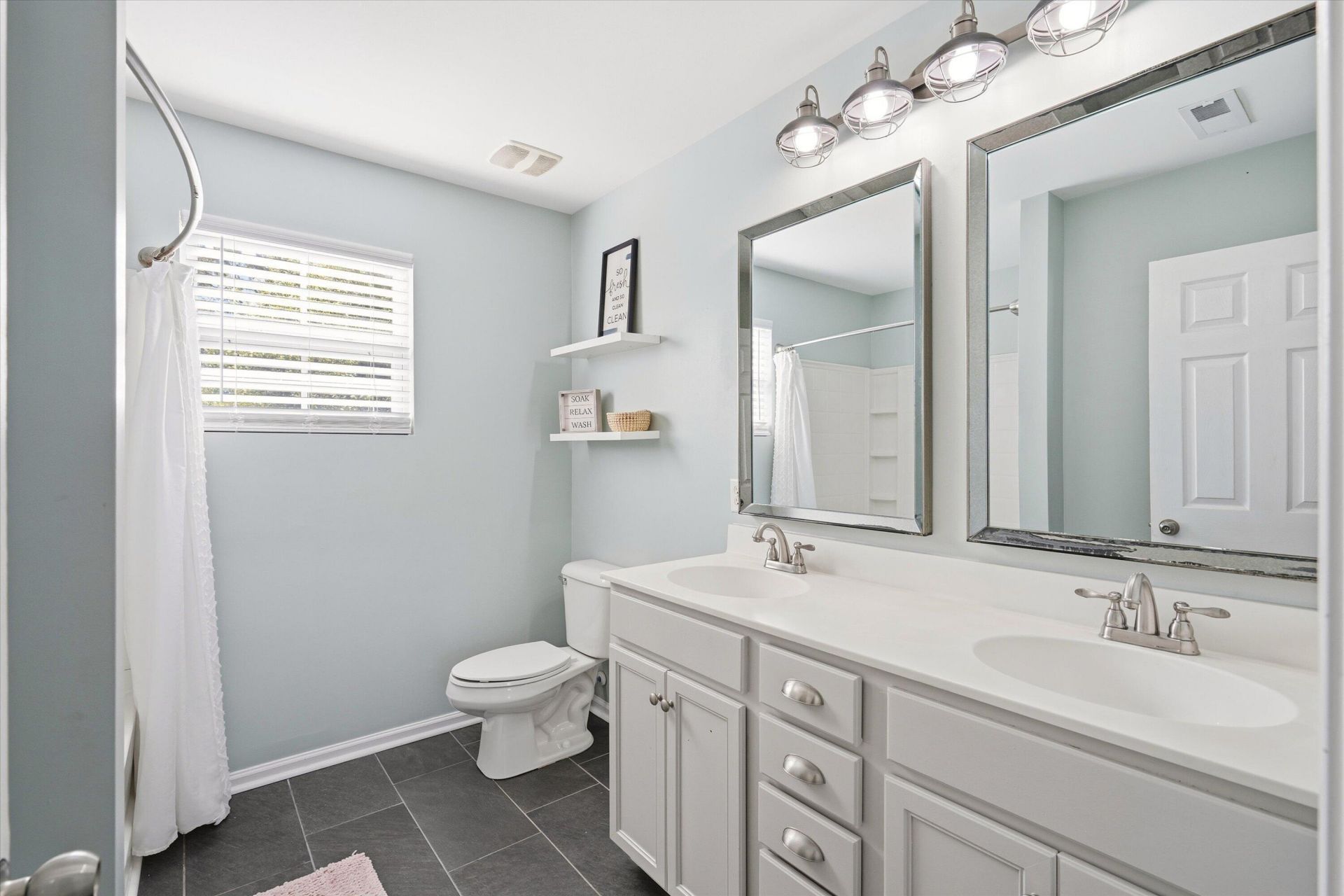 9617 Roseberry Street Photo 21