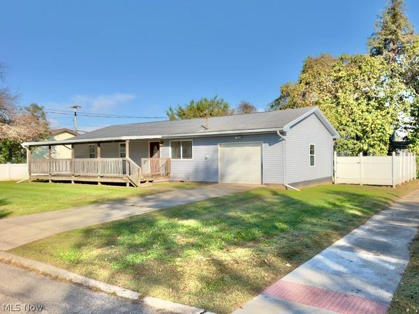 102 4th Street , Belpre, OH 45714