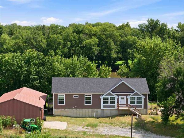 3350 150th St, Riverside, IA 52327