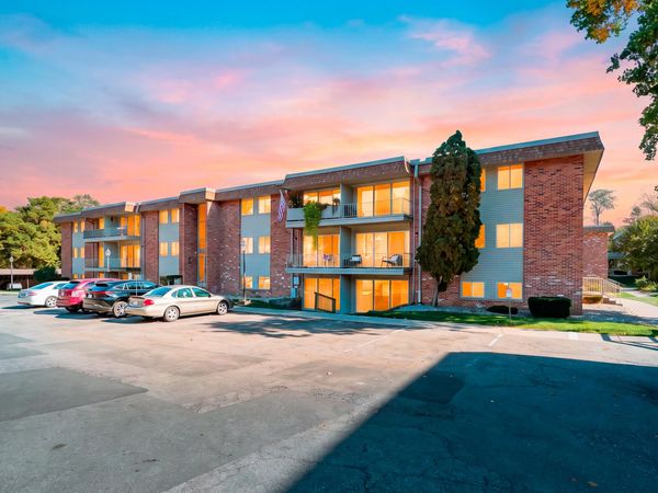742 W Kilgore Road, Unit 107, Kalamazoo, MI 49008