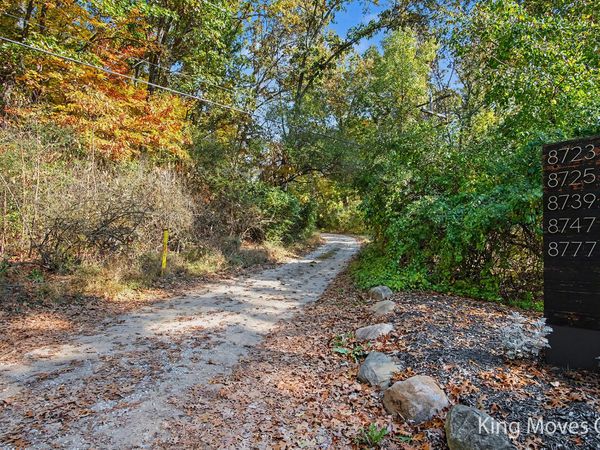 8747 Vergennes Street SE, Ada, MI 49301
