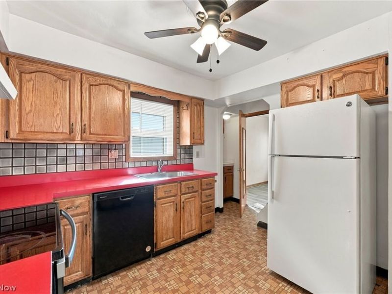 1531 Woodhurst Avenue , Mayfield Heights, OH 44124 Photo 10