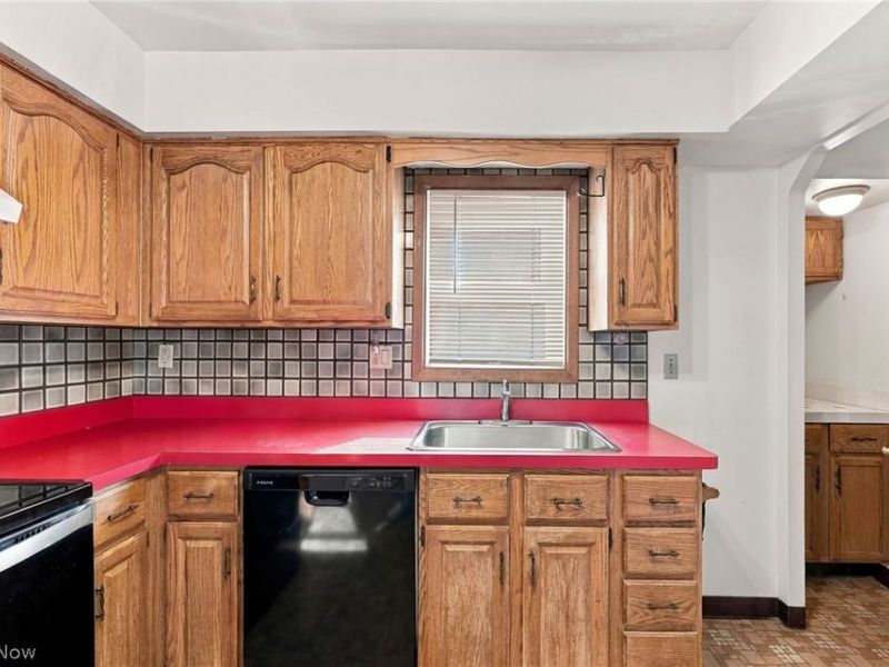 1531 Woodhurst Avenue , Mayfield Heights, OH 44124 Photo 11