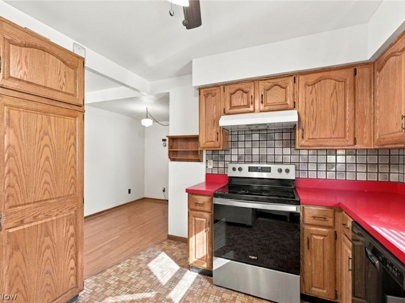 1531 Woodhurst Avenue , Mayfield Heights, OH 44124 Photo 12