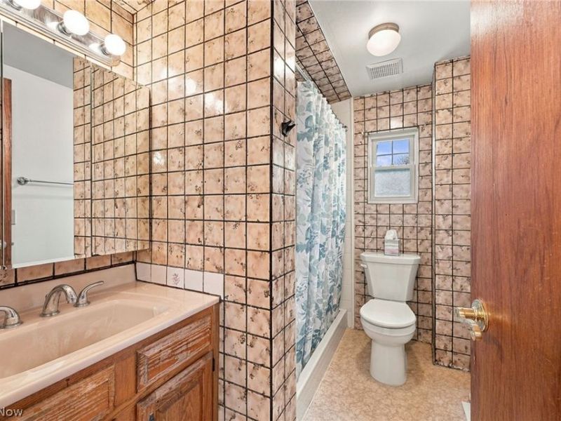 1531 Woodhurst Avenue , Mayfield Heights, OH 44124 Photo 14