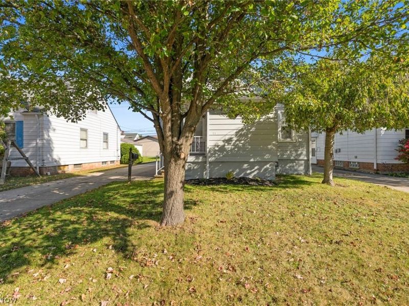 1531 Woodhurst Avenue , Mayfield Heights, OH 44124 Photo 2