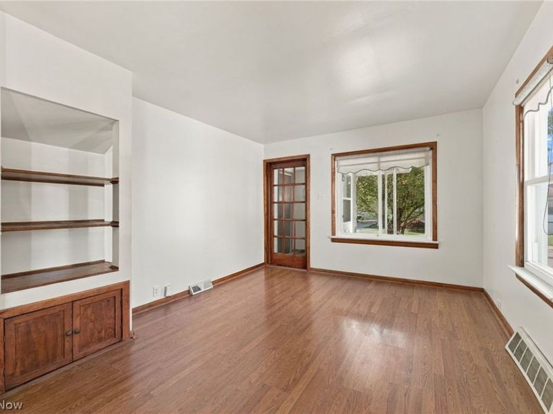 1531 Woodhurst Avenue , Mayfield Heights, OH 44124 Photo 6