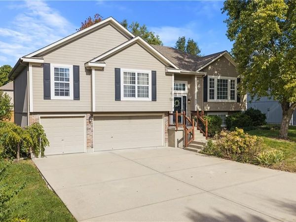 958 NW Maplewood Court, Grain Valley, MO 64029