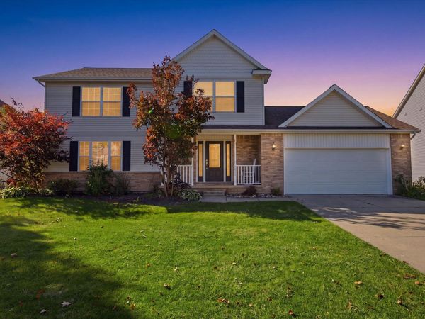 1821 Acorn Valley Drive, Howell, MI 48855