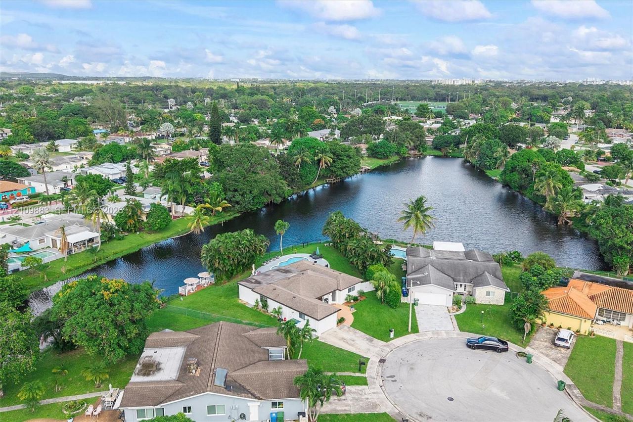 Hash Docks 751 SW 54th Ave , Margate, FL 33068 | MLS ID A12109883 - The Keyes Company