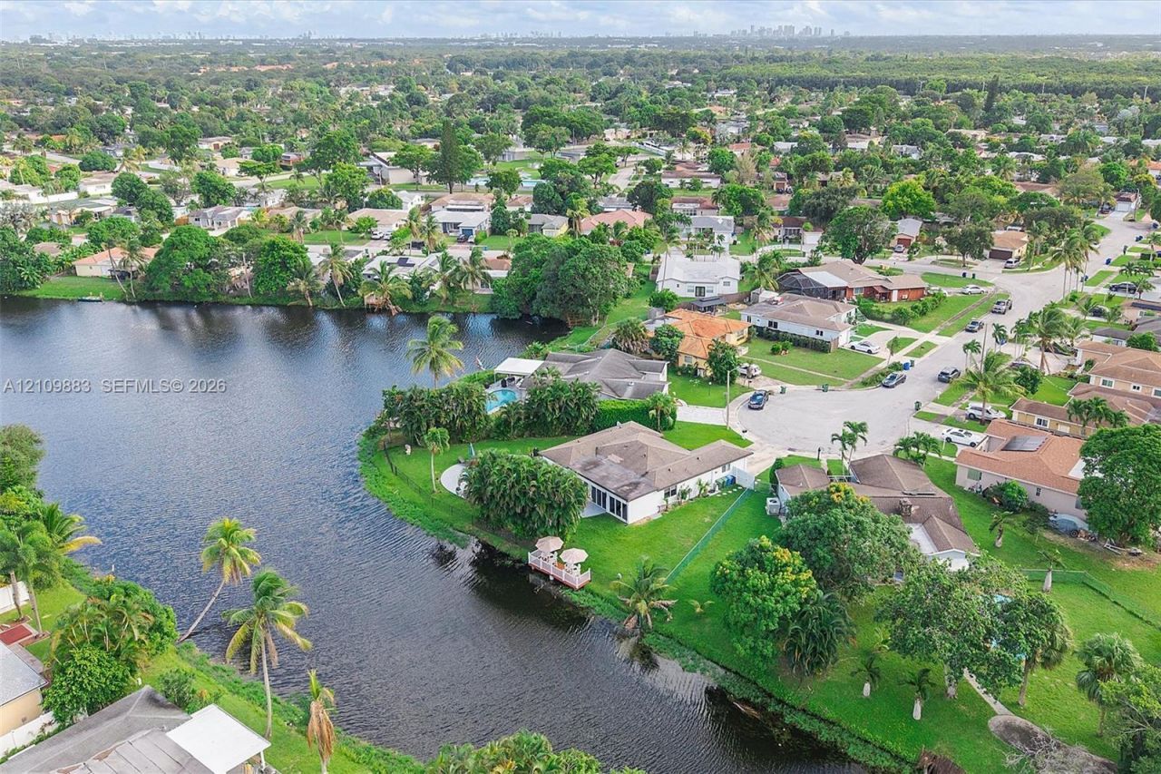 Hash Docks 751 SW 54th Ave , Margate, FL 33068 | MLS ID A12109883 - The Keyes Company