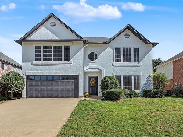3152 Pine Valley Drive, Grand Prairie, TX 75052