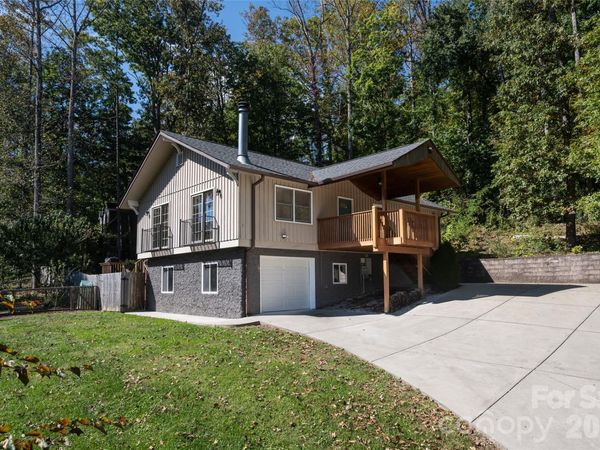 207 Beechwood Lakes Drive , Hendersonville, NC 28792